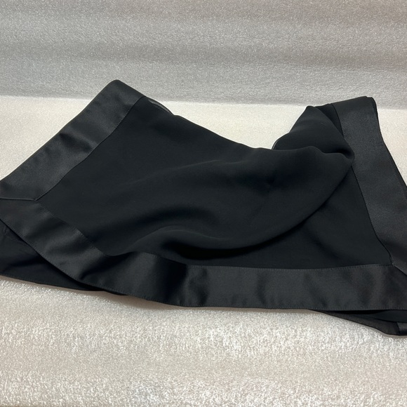 Lady’s black sheer wrap - Picture 3 of 4